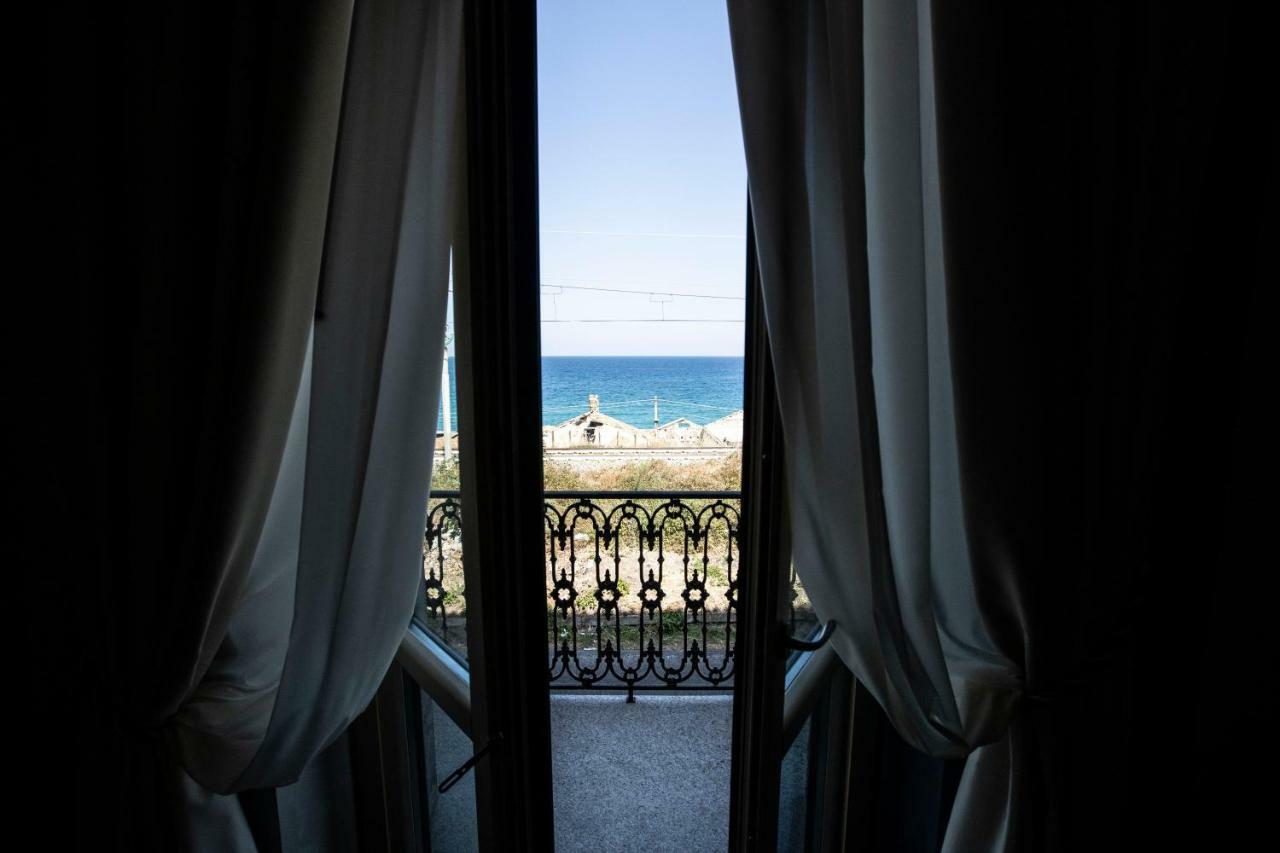 Dimora Le Pietre Del Mare Hotel Pizzo  Bagian luar foto